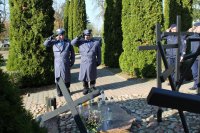 kierownictwo wieluńskiej oddaje hołd pomordowanym w trakcie II Wojny Światowej  na cmentarzu przy Mogile Katyńskiej