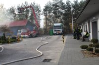 strażacy i wóz strażacki  podczas  akcji gaśniczej w ramach ćwiczeń sztabowych na terenie Centrum Dystrybucji Gazu Płynnego w Konopnicy