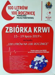 plakat akcji honorowej zbiórki krwi pod hasłem :100 LITRÓW NA 100. ROCZNICĘ POWOŁANIA POLICJI PAŃSTWOWEJ