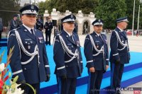 kolorowe zdjęcie przedstawiające policjantów  nominowanych na stopnie generalskie podczas  centralnych obchodów Święta Policji.