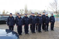 zdjęcie przedstawiające policjantów na uroczystej zbiórce przed budynkiem KPP w Wieluniu