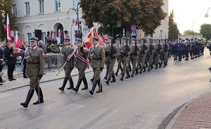 Przemarsz kompanii honorowej Wojska Polskiego.