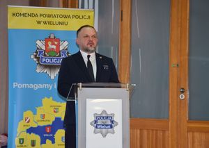 Starosta Wieluński wygłasza przemówienie.