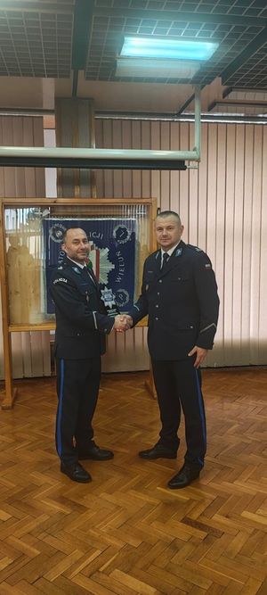 Policjanci na sali odpraw