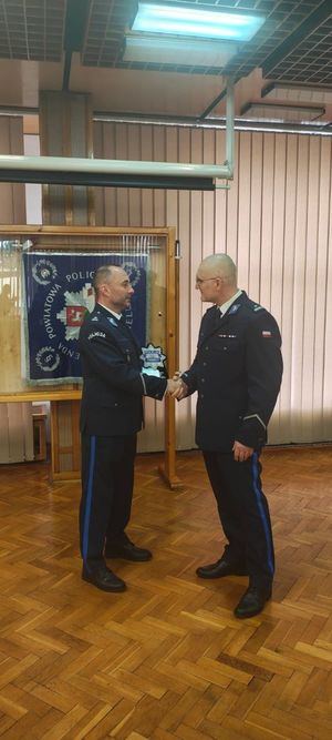 Policjanci na sali odpraw