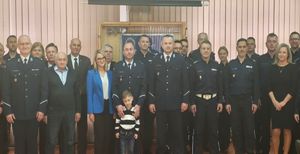 Policjanci na sali odpraw