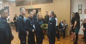 Policjanci na sali odpraw