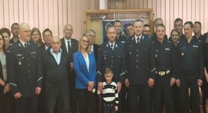 Policjanci na sali odpraw