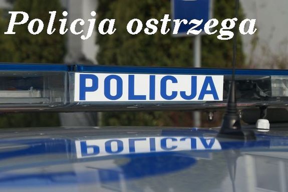 Sygnały na dachu radiowozu i napis Policja ostrzega.